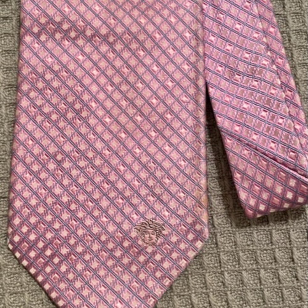 EUC Beautiful Versace Pink diamond silk tie Italy Red lining - Picture 7 of 8